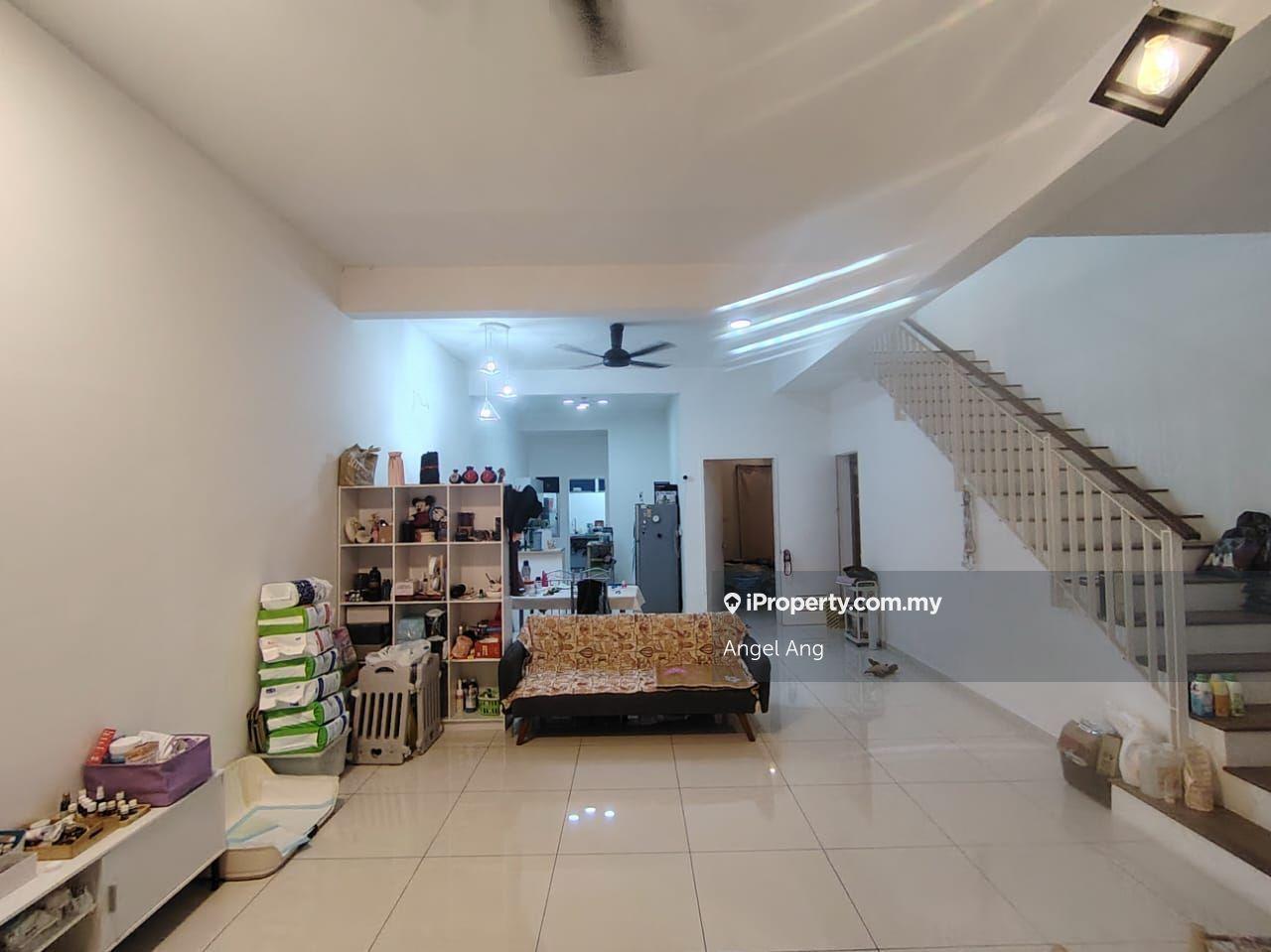 Room with aircond  ready to move in
