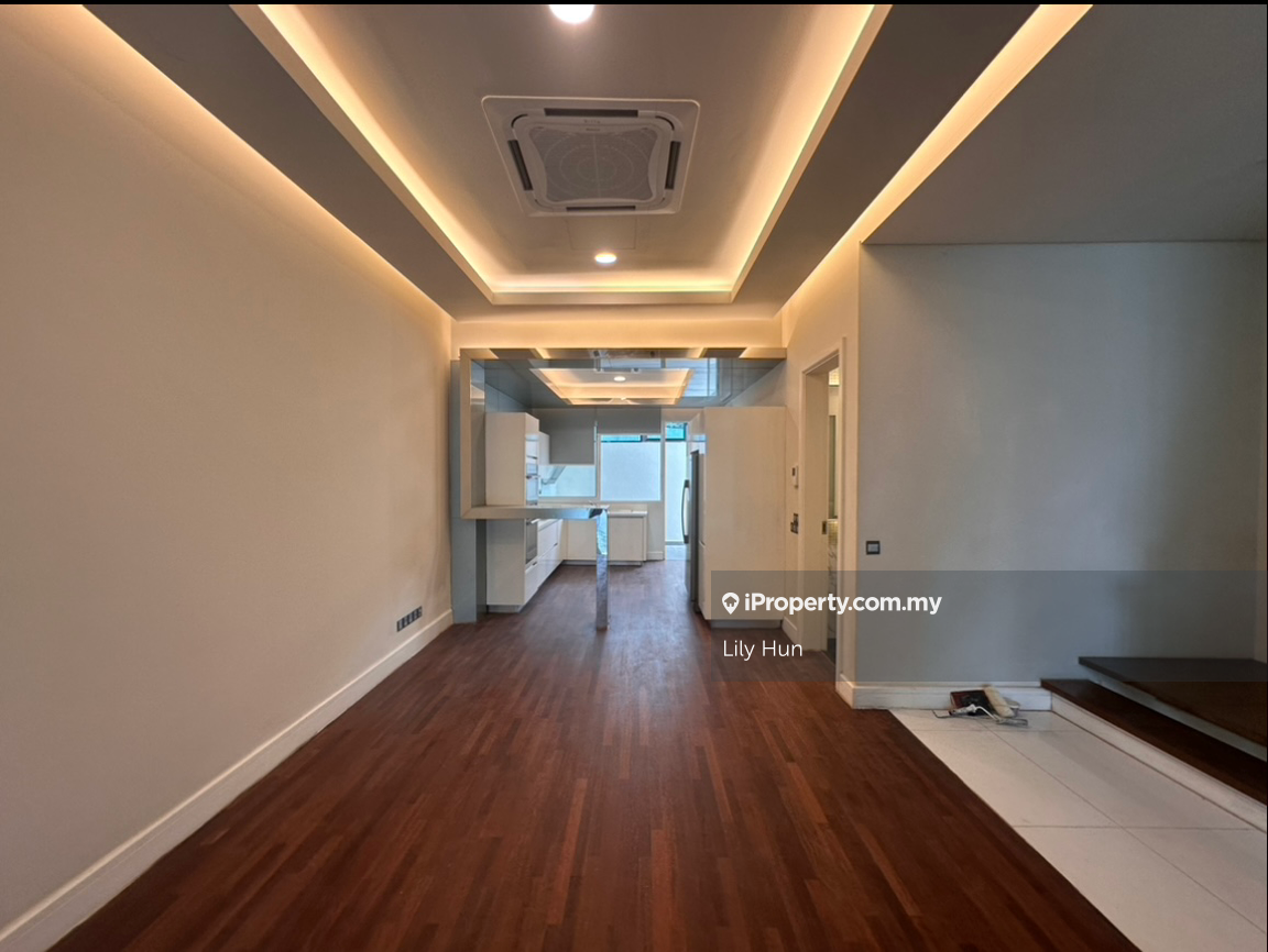 Courtyard Villa with Private Lift for Sales/ Rent
