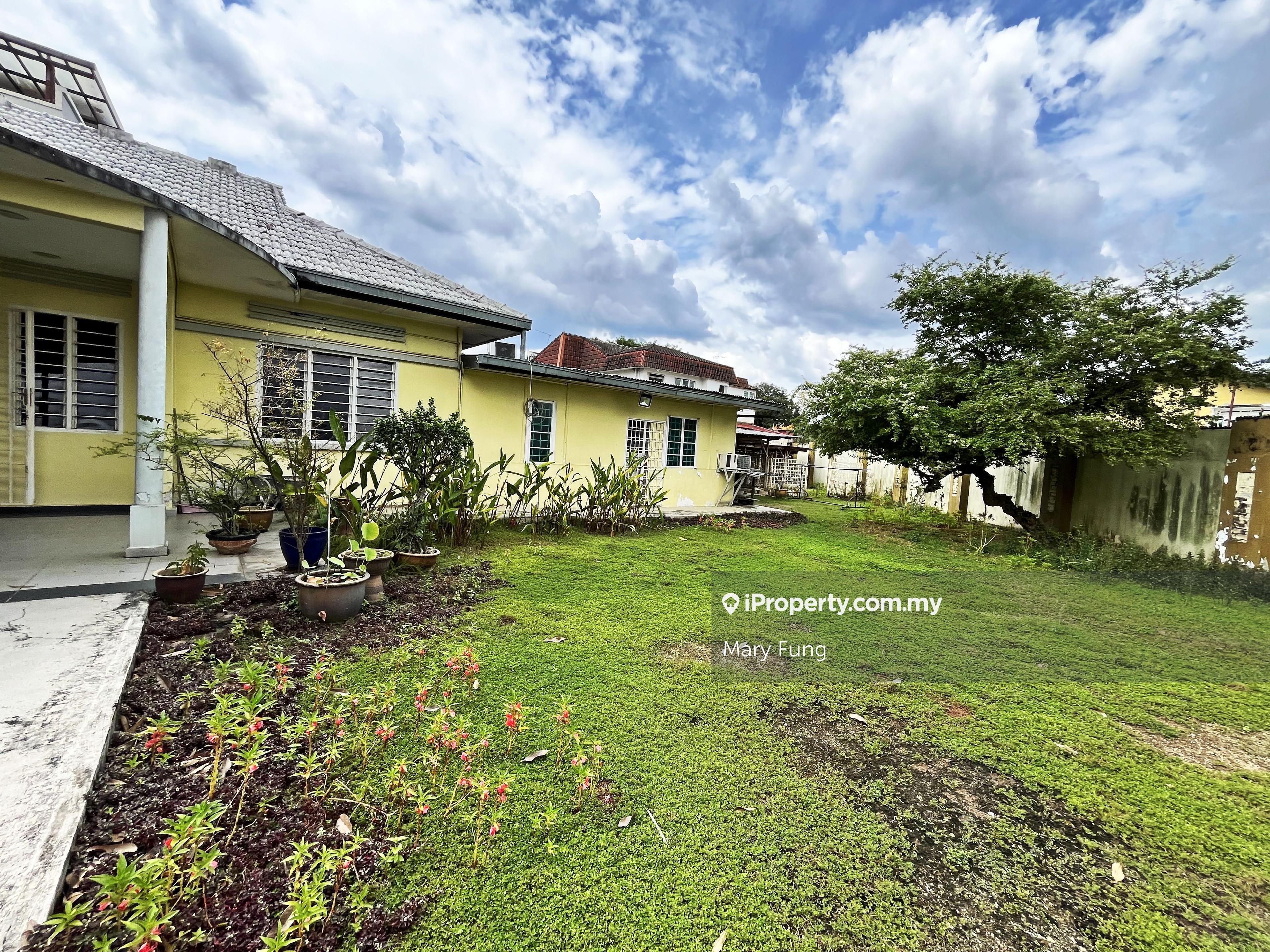 1-Storey Bungalow for Sale. Big Land