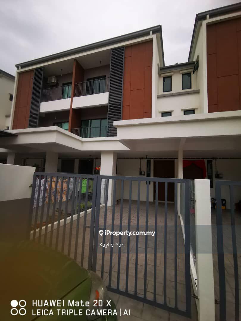 Elegan Residensi, Puchong Putra Perdana (Townhouse Upper Floor Endlot)