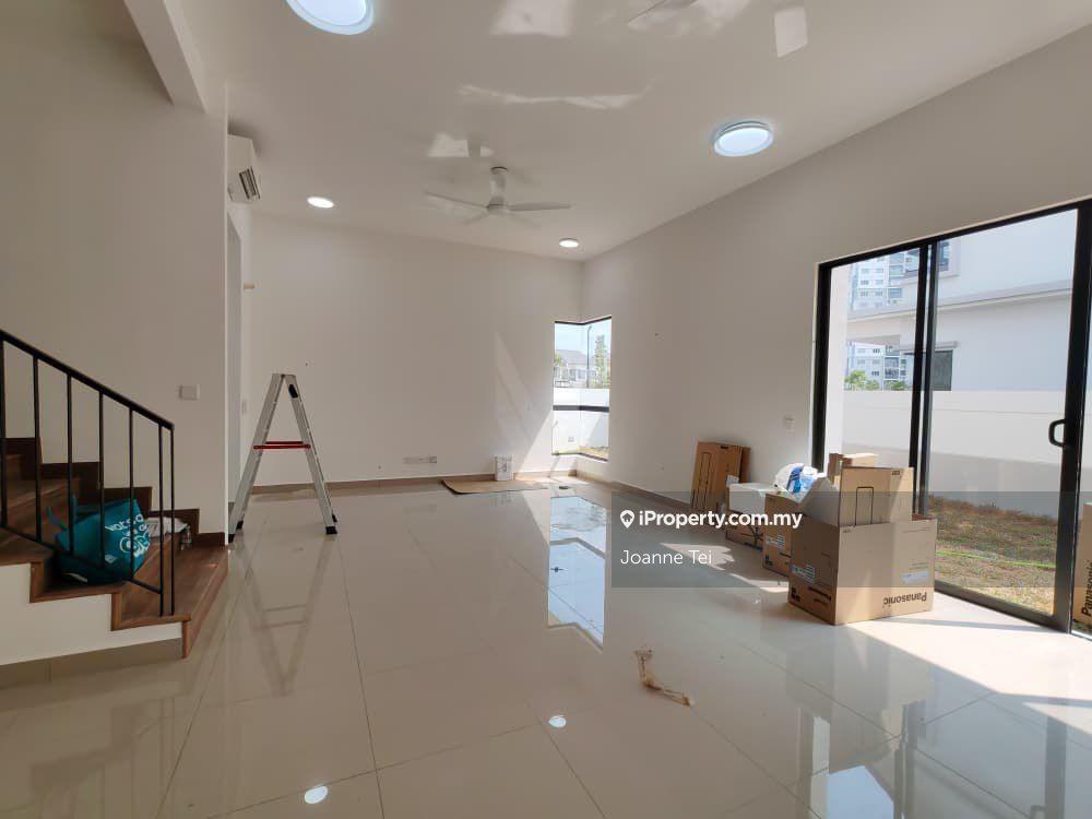 Brand new 2 storey semi-D for rent