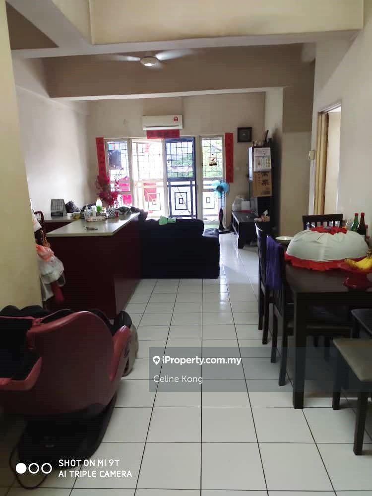 Corner units with bigger space, doorstep to restaurant & grocery 