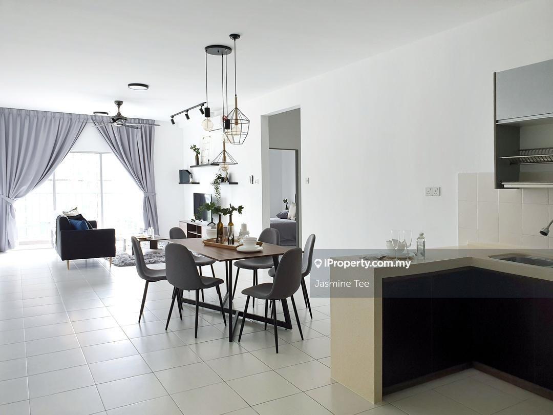 Tastefully renovated and well kept unit