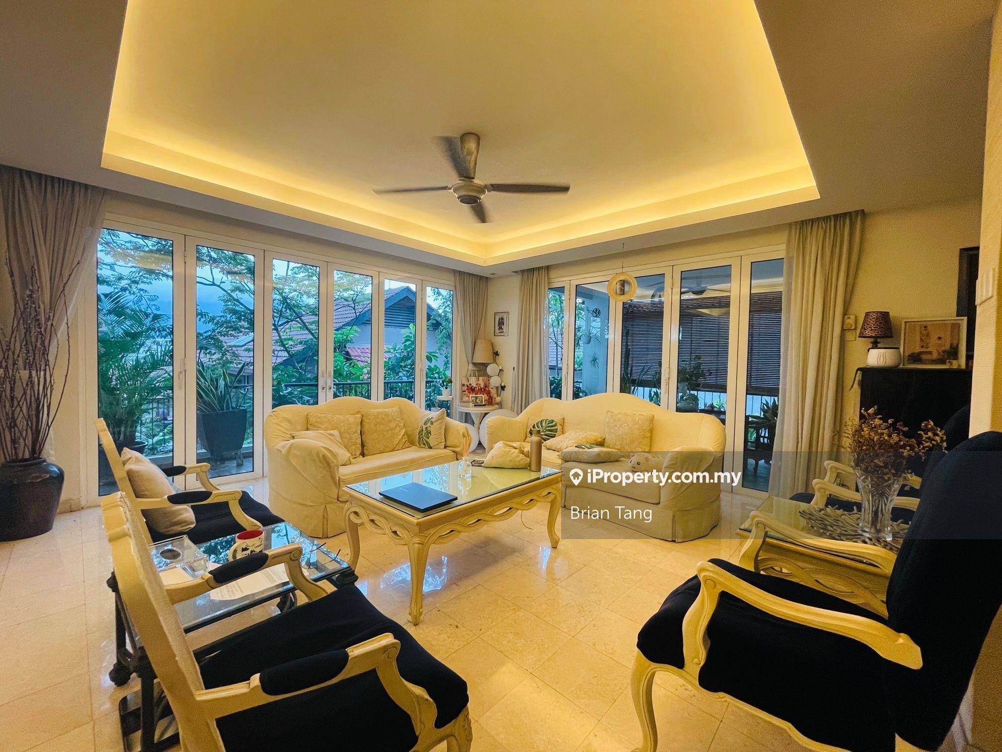 Well Maintained Unit overlooking hill view