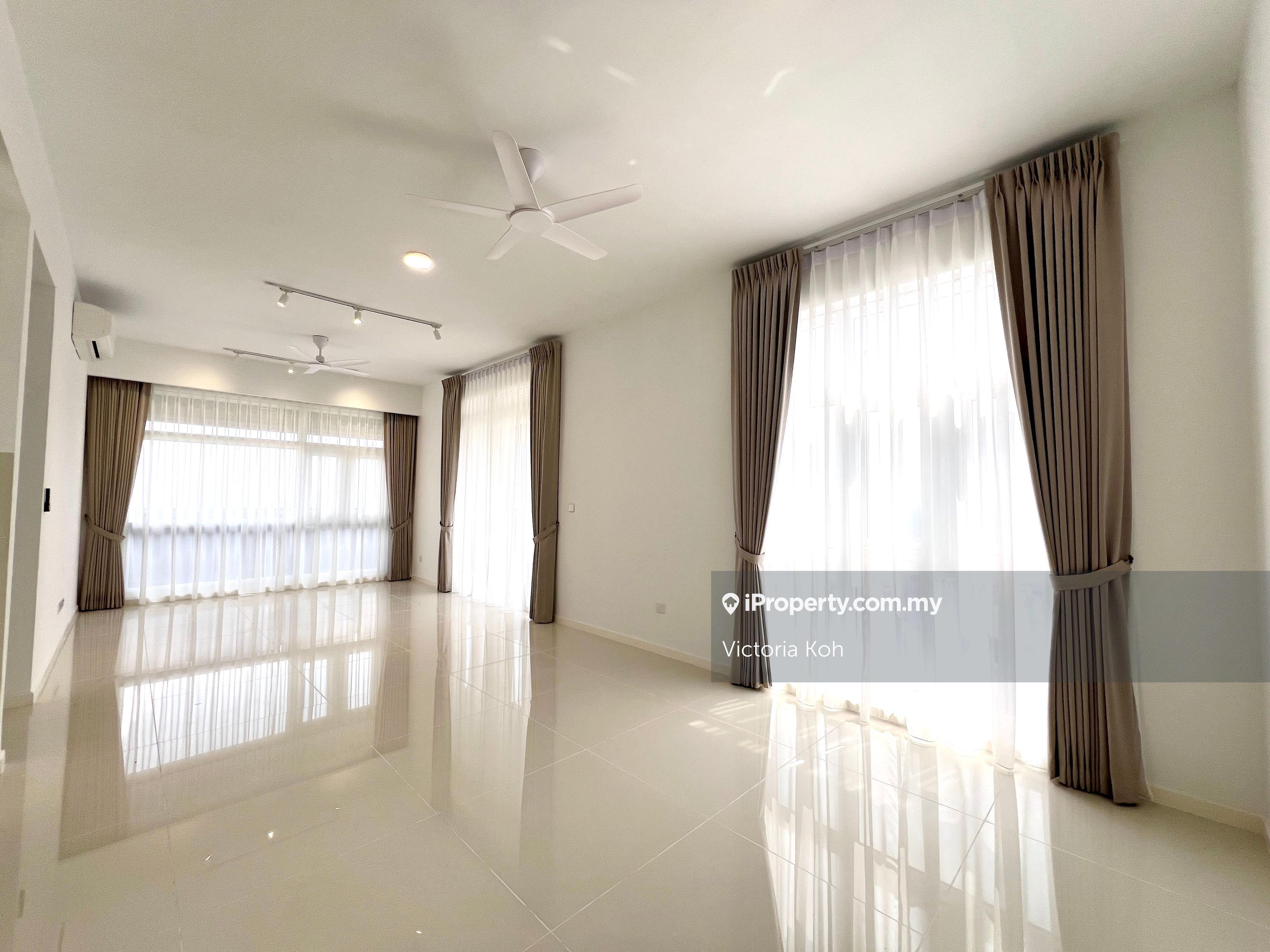 High Floor Corner Unit with Nice View