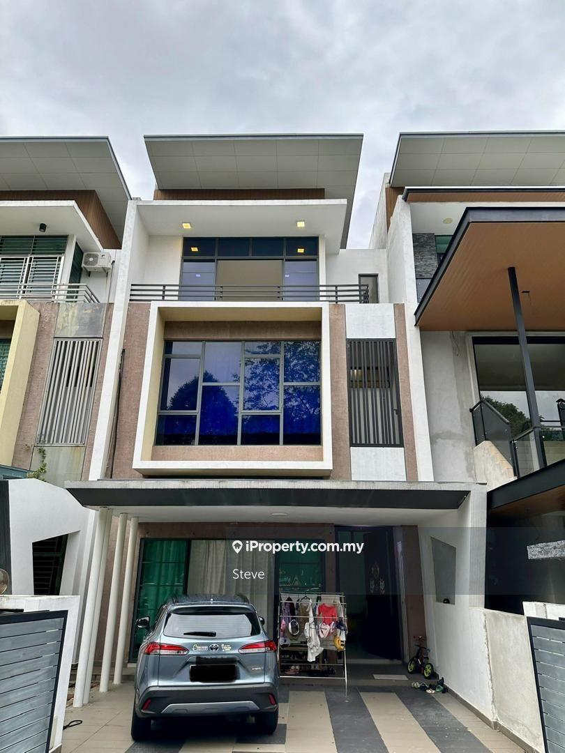 3 sty high ceiling house