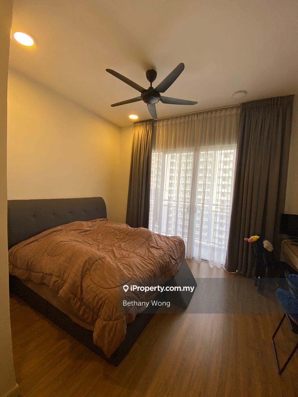 Geo Lake Master Room With Attached Bathroom & Balcony! Female Unit!