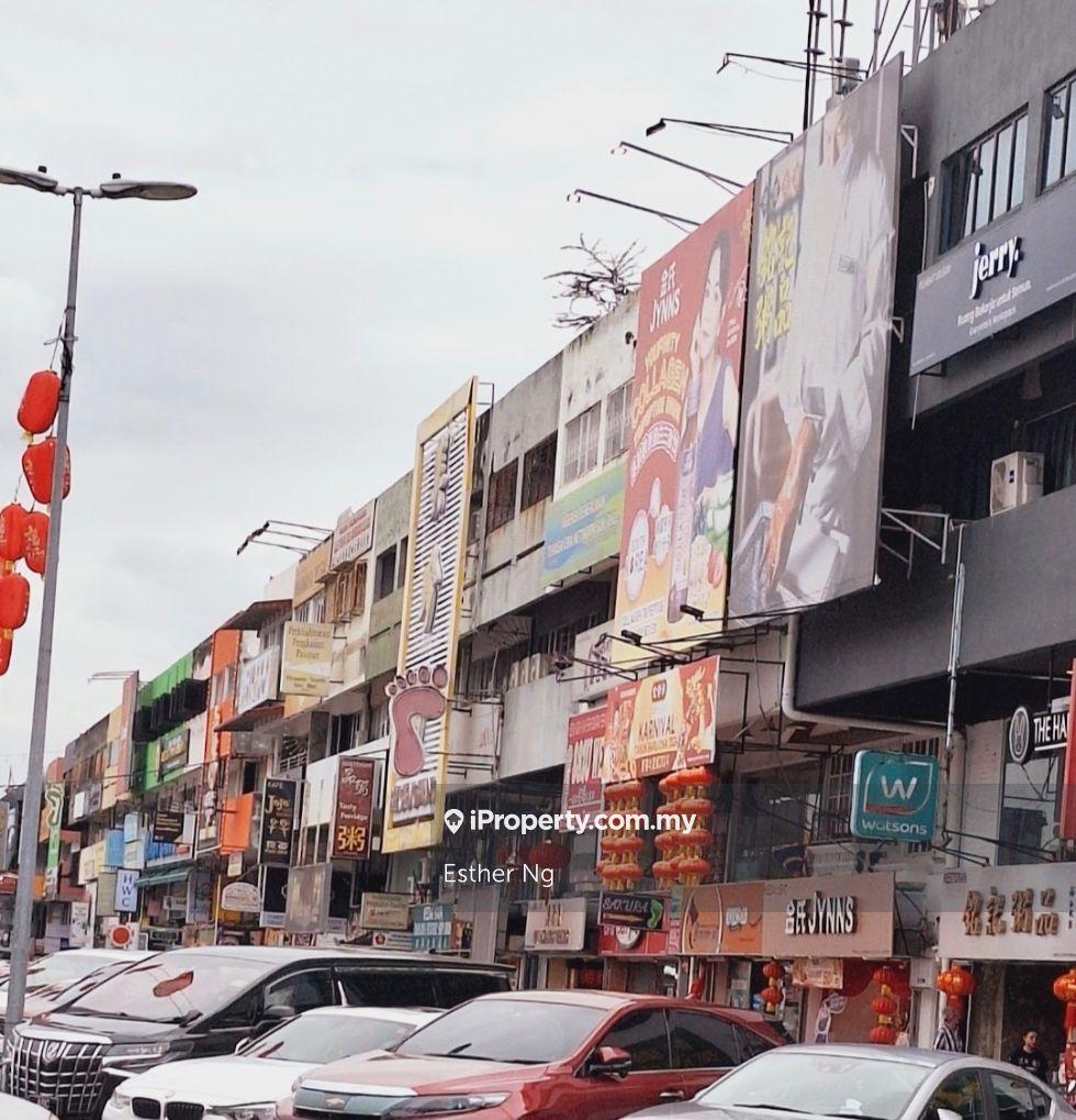 Shop to let