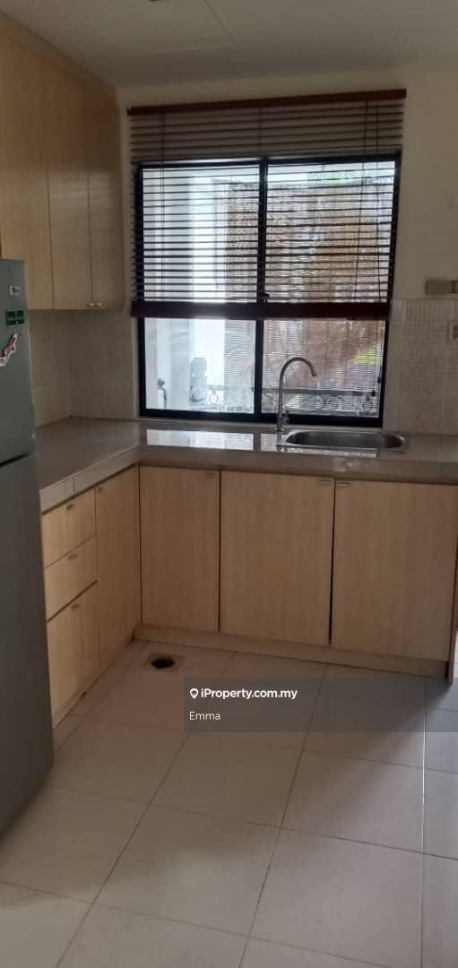 Cyber Heights Villa, Cyberjaya,3 rooms unit 1st floor , Sale Rm390k