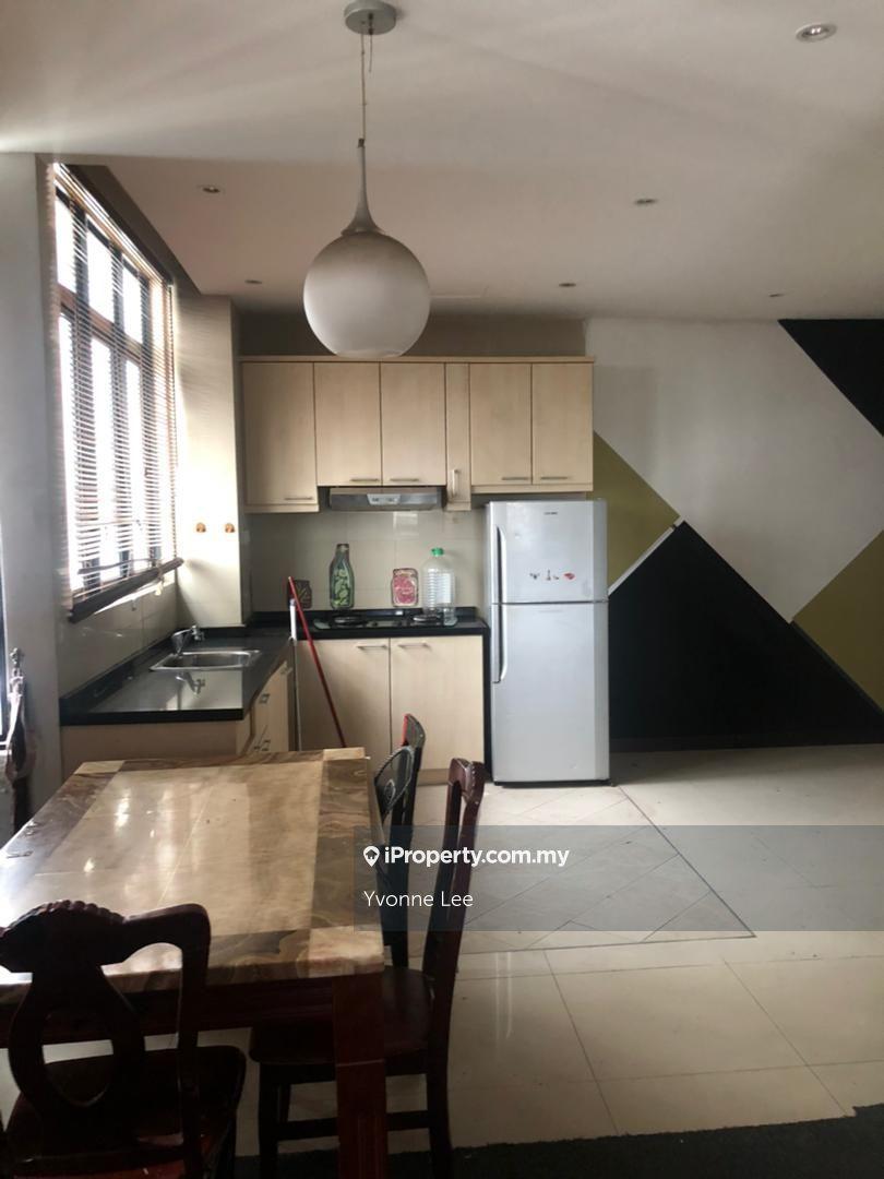 Corner unit with lake view