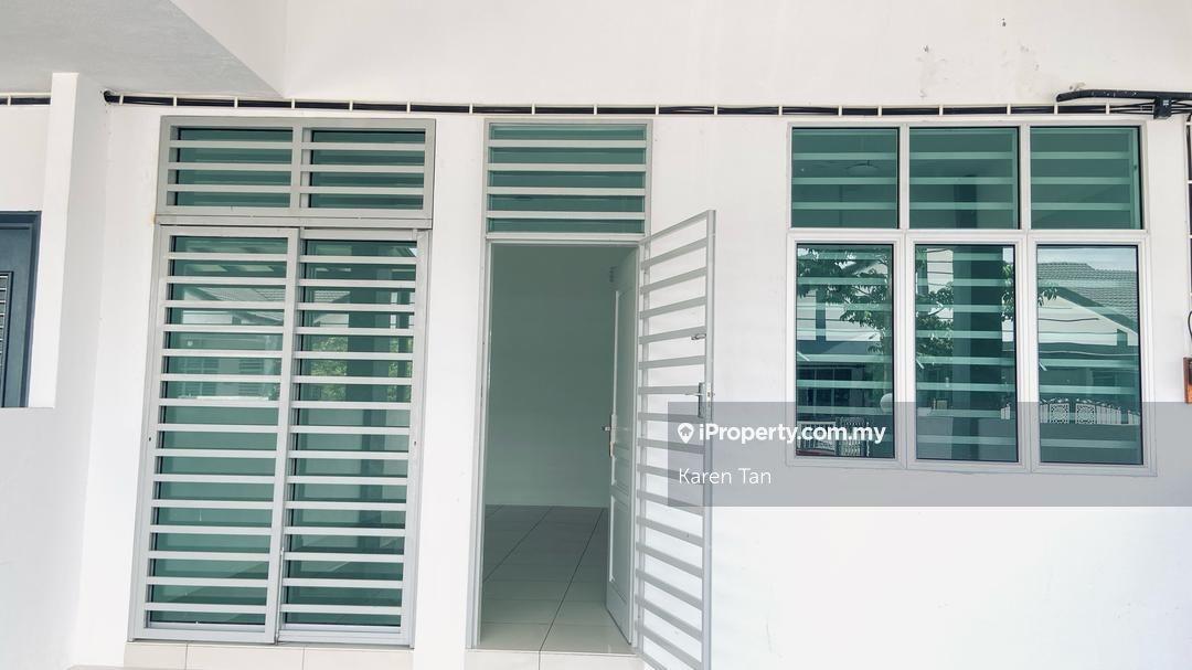 Karen ) Single Storey house at klebang for rental