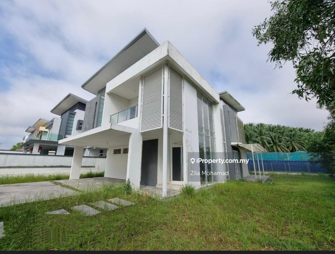 Cornerlot Cypress Bungalow, Denai Alam for Sale!