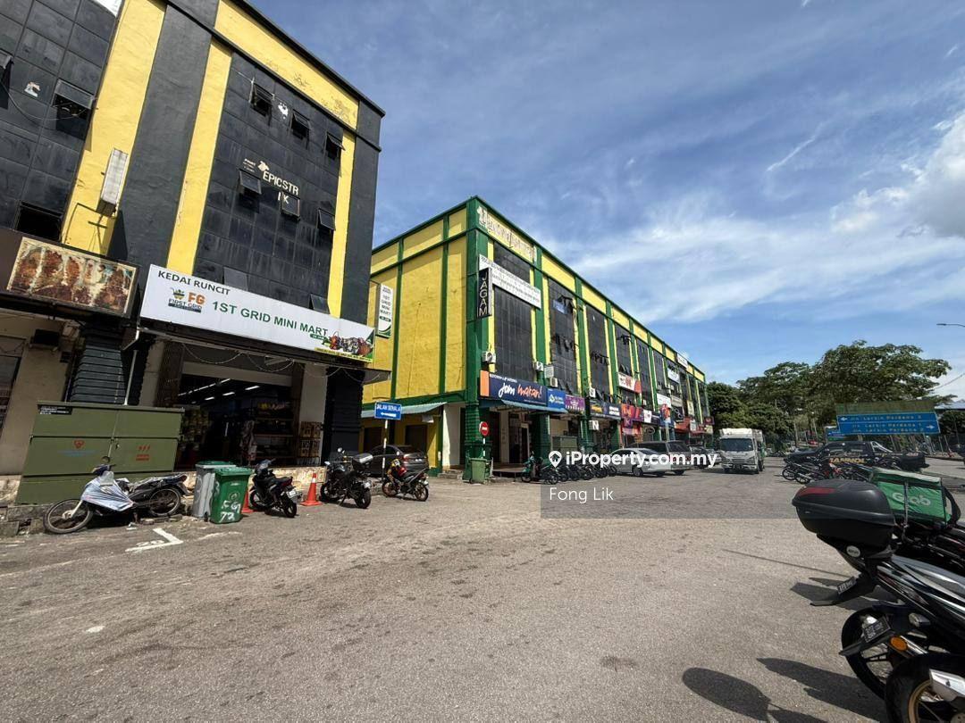 3 Storey Shop Ground floor End lot