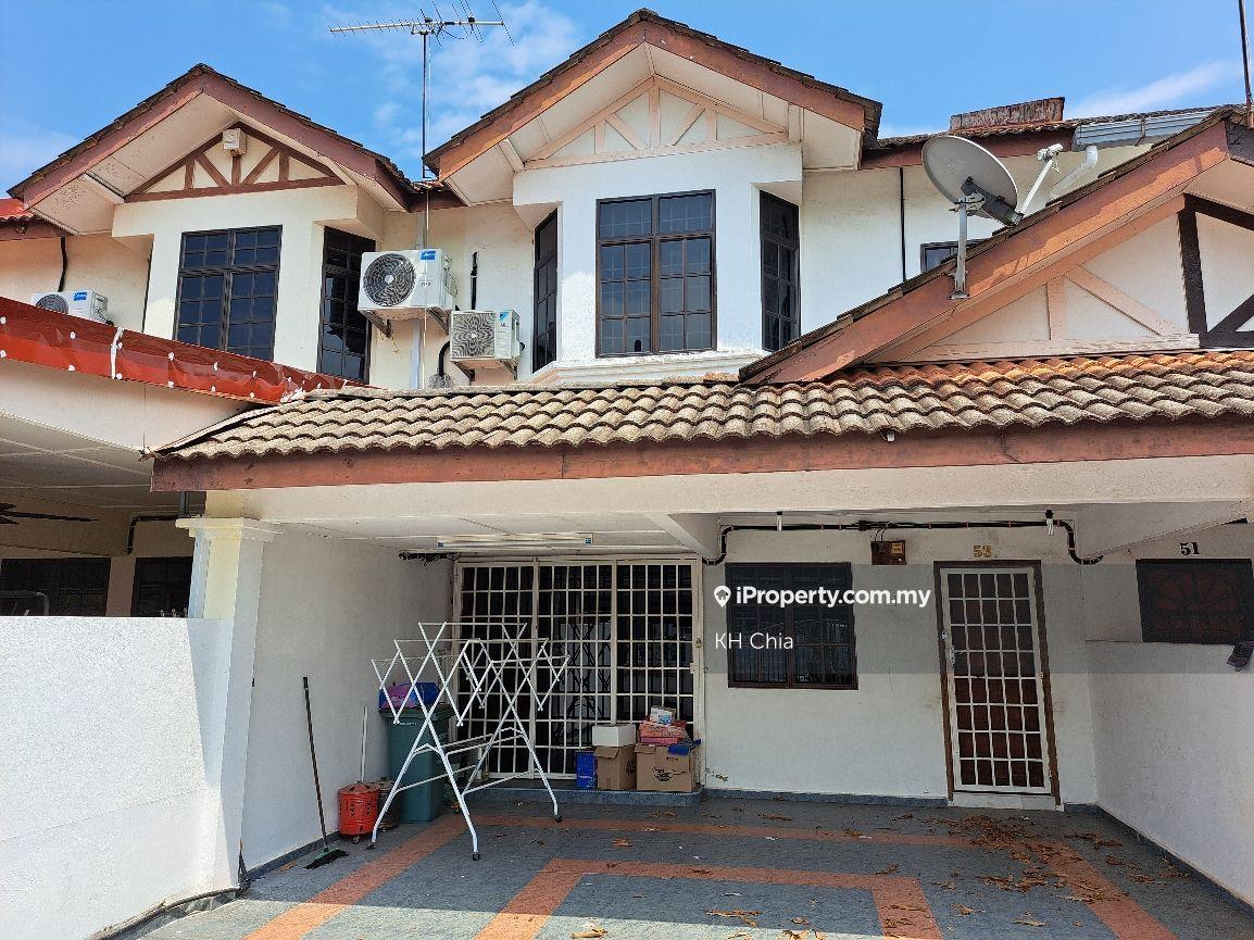 Im 2 Bandar Indera Mahkota 2-storey Intermediate terrace house 