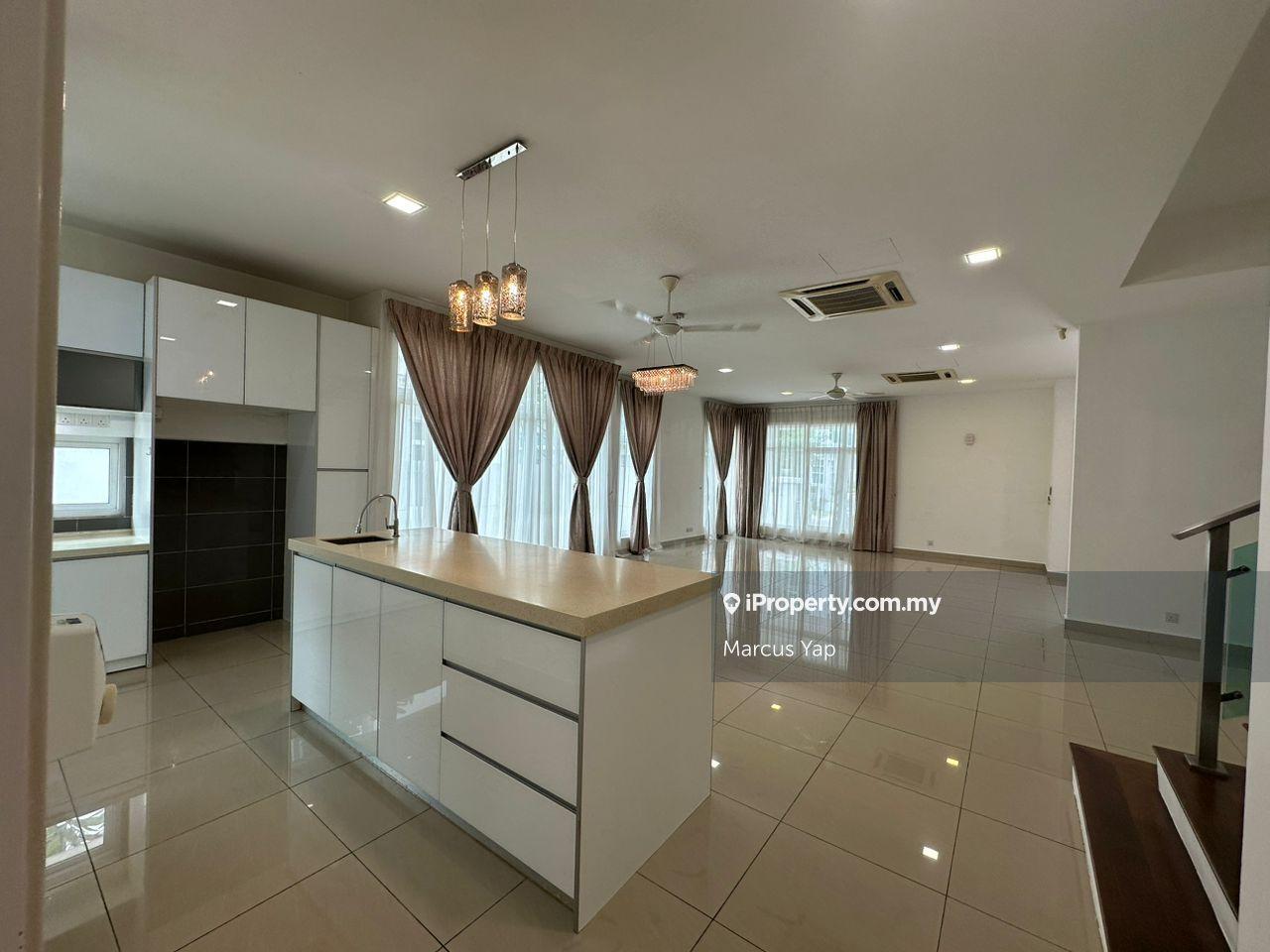 3 Sty Semi-D For Rent