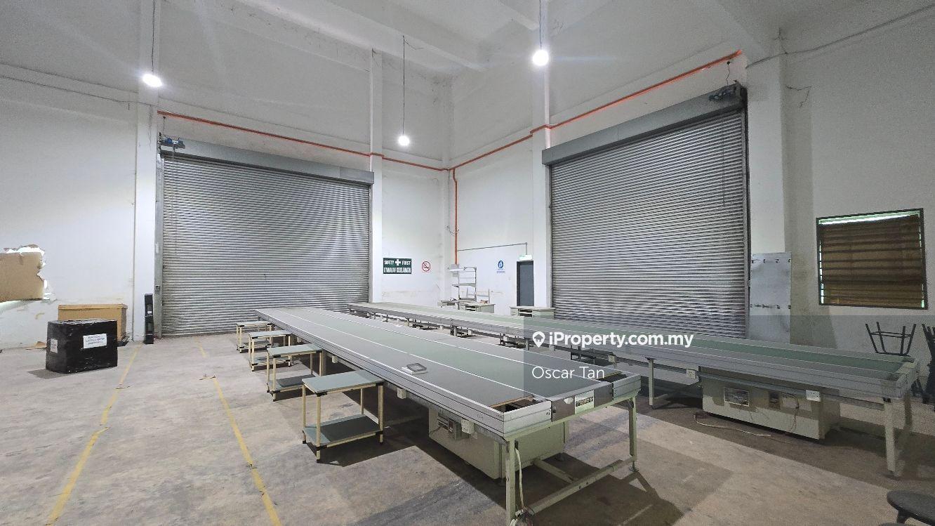 3-storey Semi-Detached Warehouse Office with Many parking