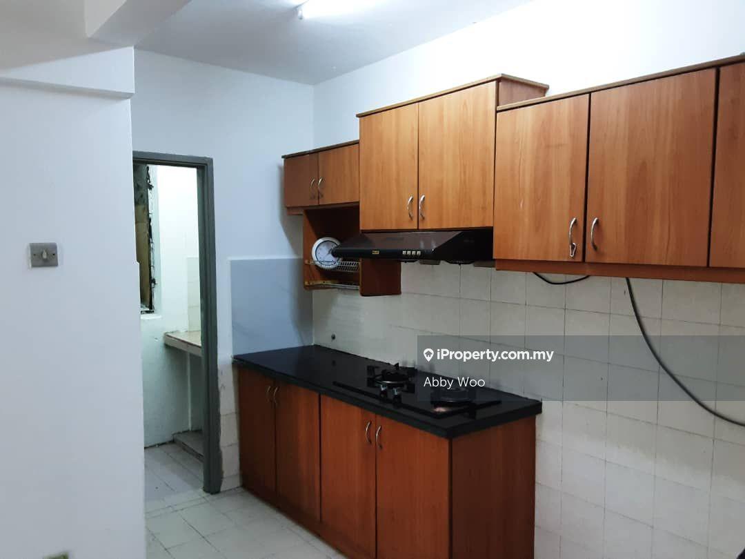 Subang Suria apartment Shah alam ( 3 bilik 2 tandas 1 parking )