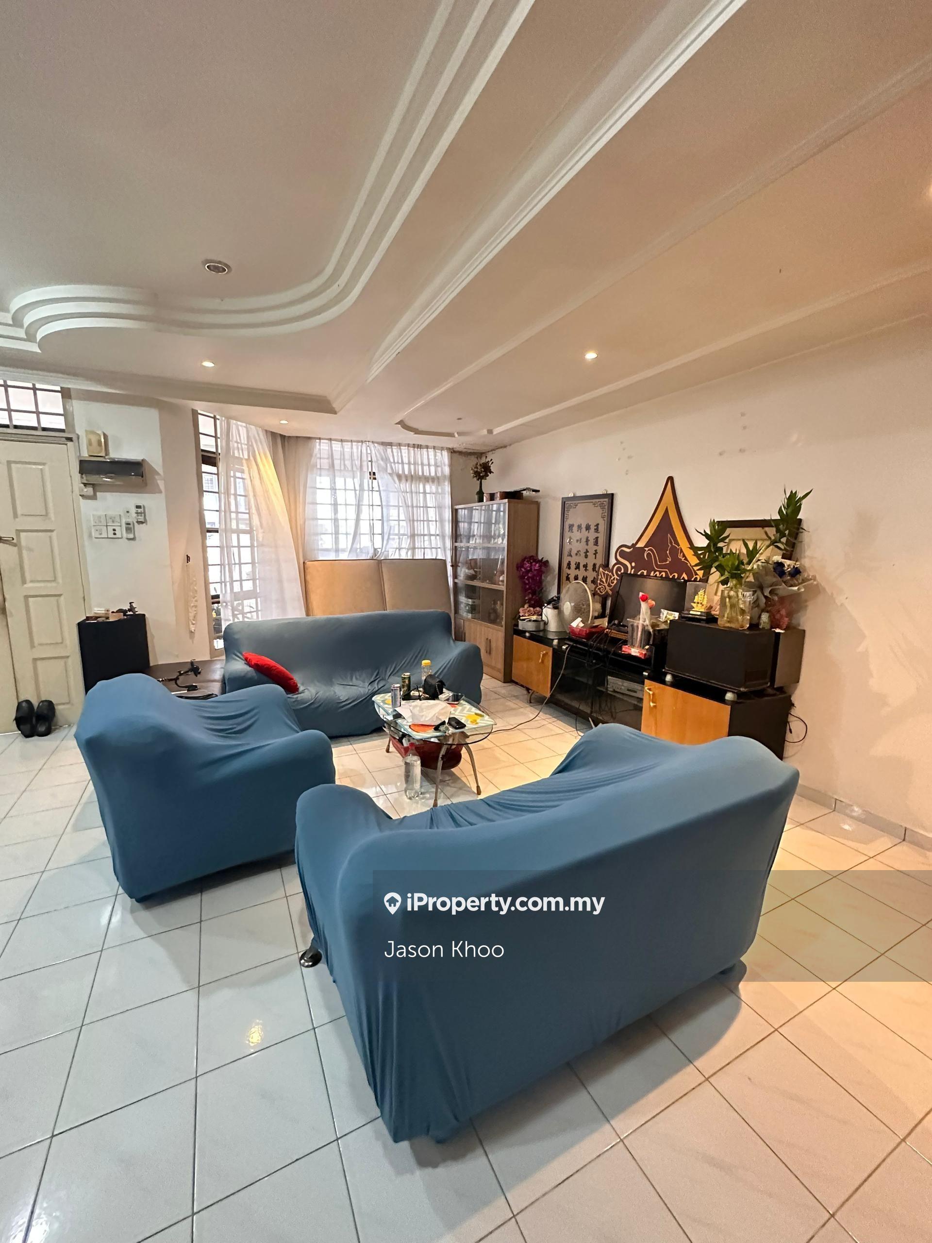 Jalan Saga @ Desa Cemerlang / Double storey / 4 bed / Gated Guarded