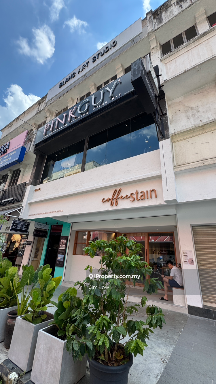 High Traffic Shop in Taipan Business Centre , Subang Jaya