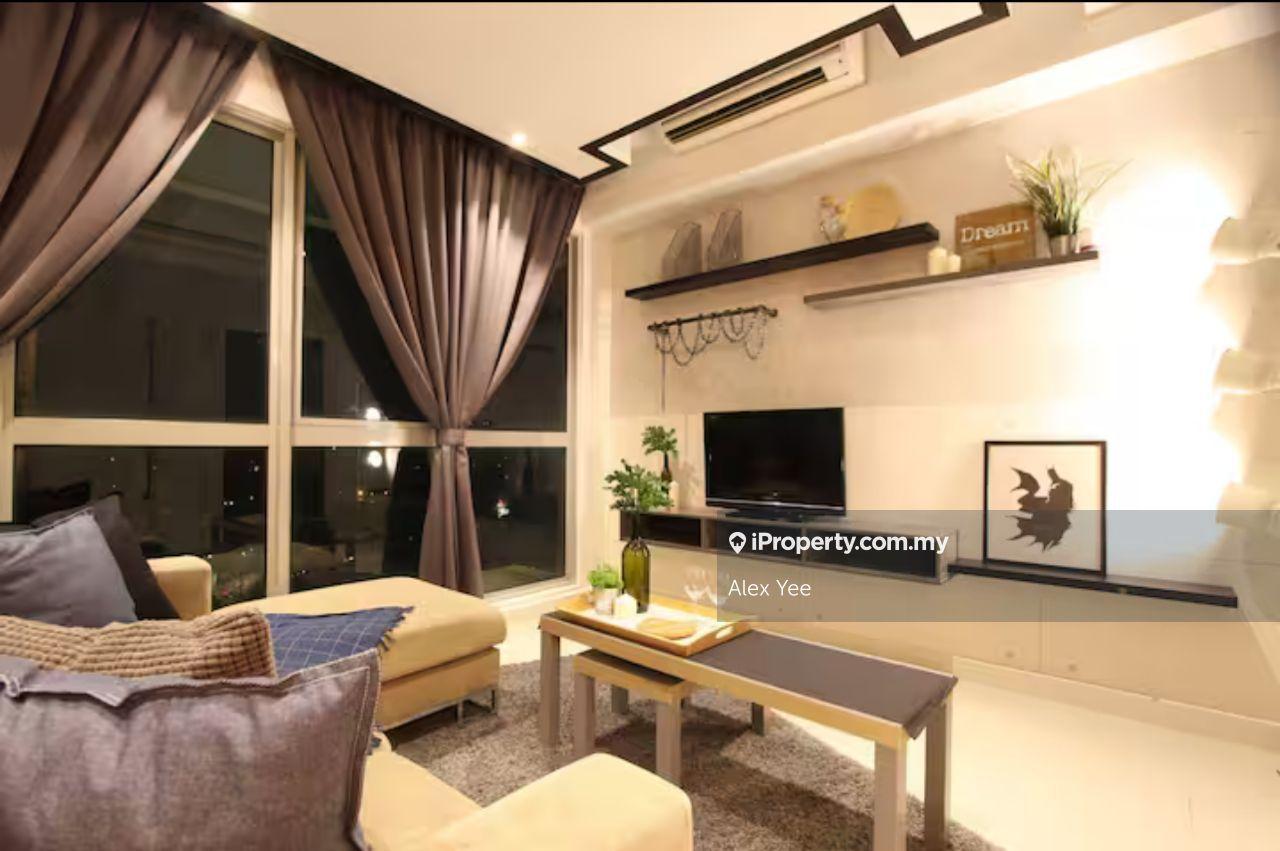 Nicely reno n airbnb condition unit, freehold city centre, high roi