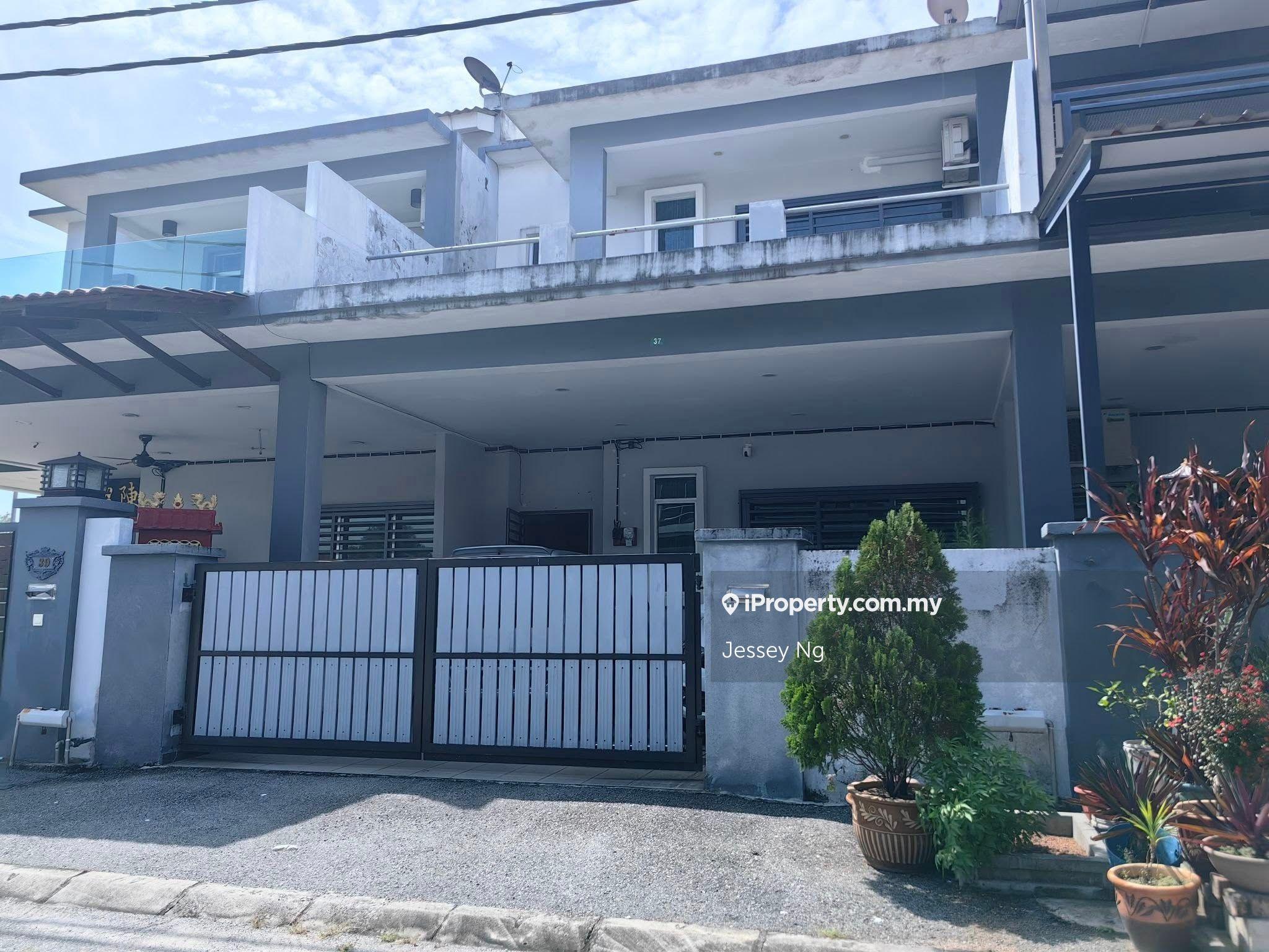Pengkalan utama 2 sty house near to aeon station 18 