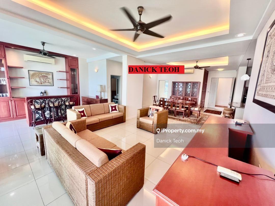 10 Island Resort 2500sf Condominium Seaview Located in Batu Ferringhi