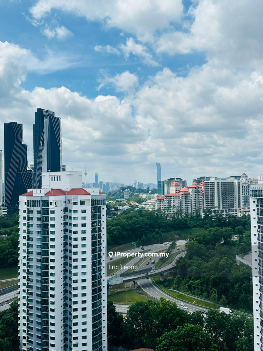 High floor with KL city view and pool view