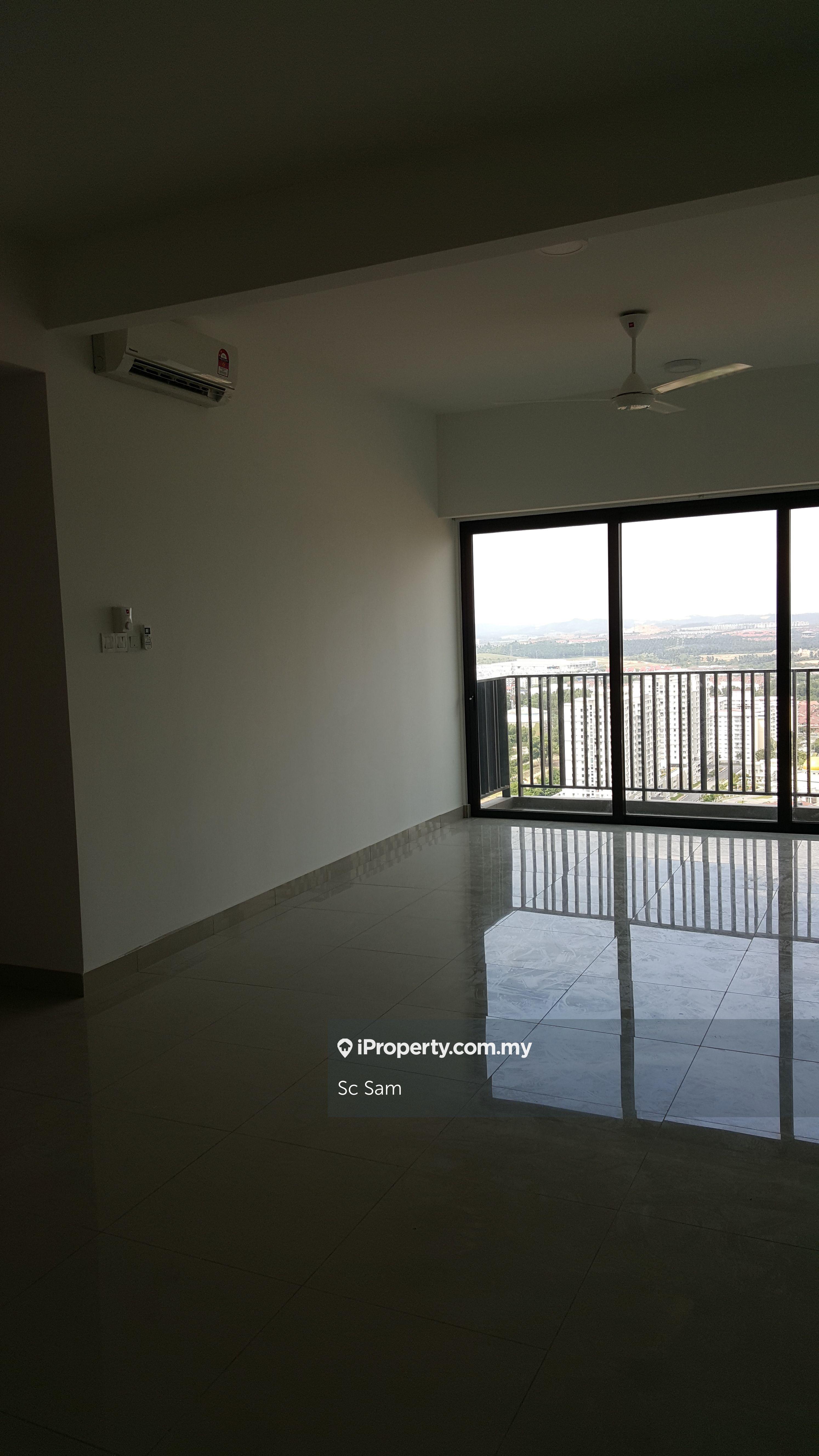 Partially furnished 4 bedrooms with baclony and non-bumi unit