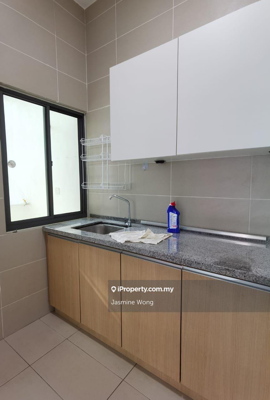 The vyne sungai besi for sell endlot unit with bathtub good condition
