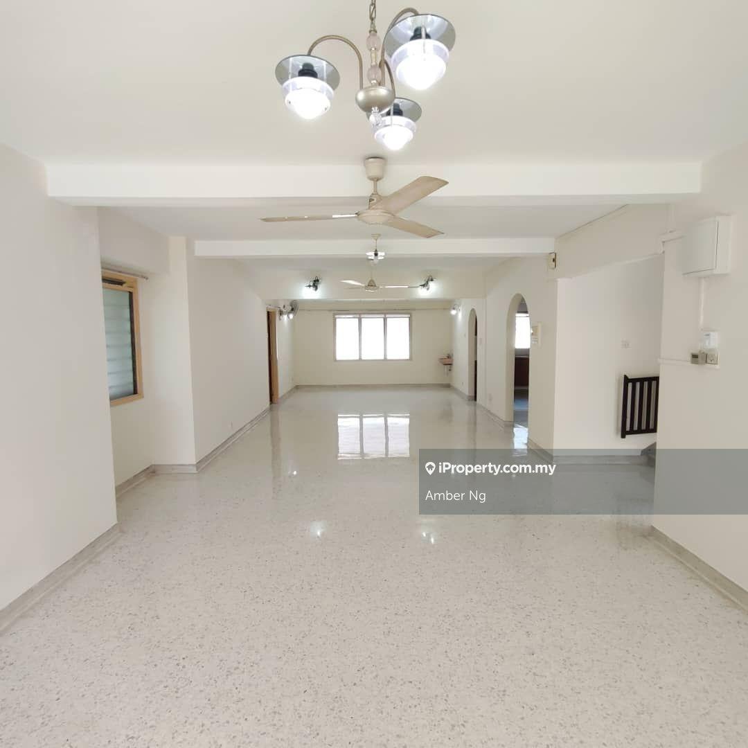 2 storey Bungalow @ Taman Ibukota 5331sf Freehold, Huge garden 6r5b