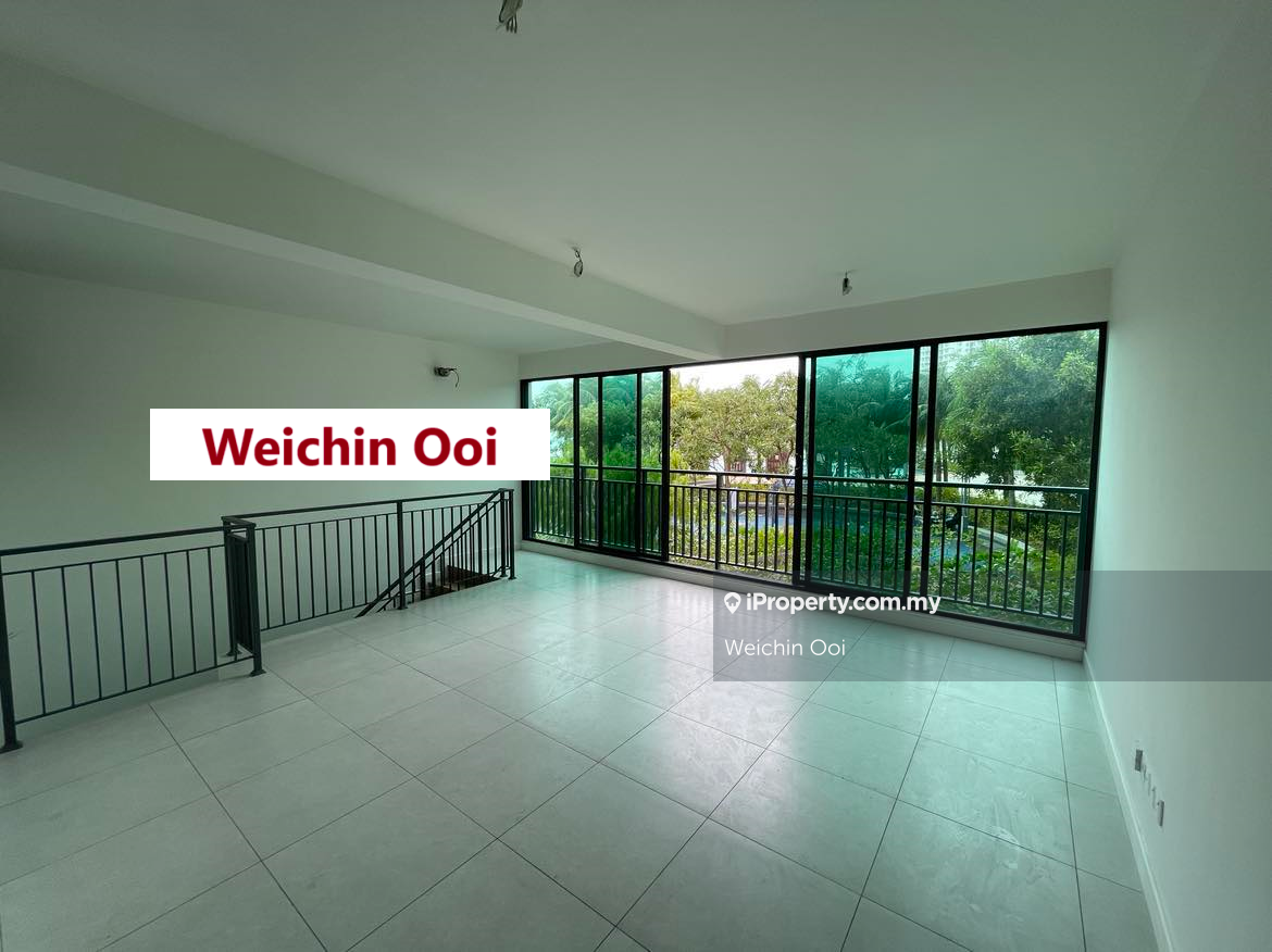 3 Residence Super Rare Duplex Unit with 3 car parks