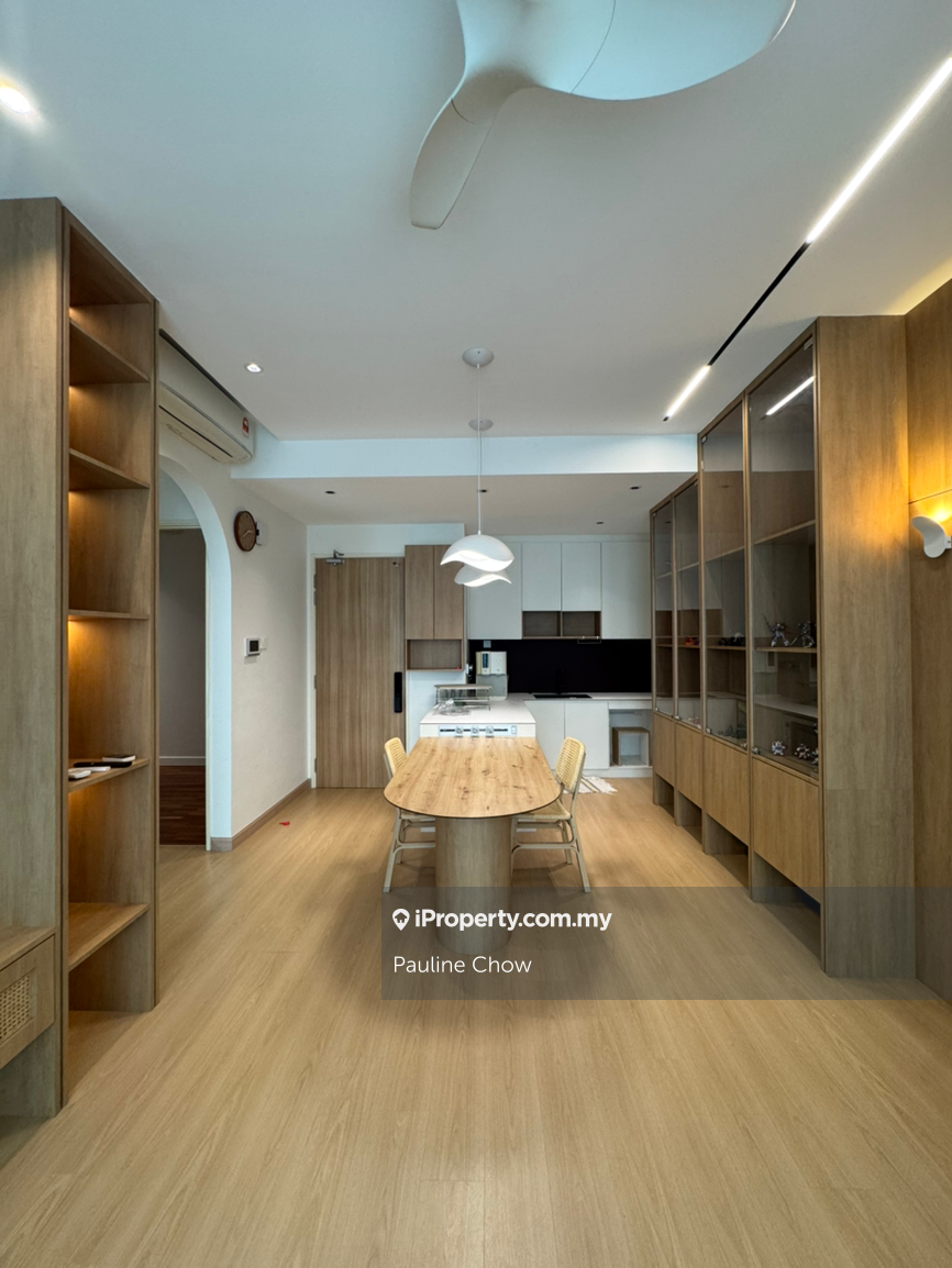 Cosy unit with cabinets 