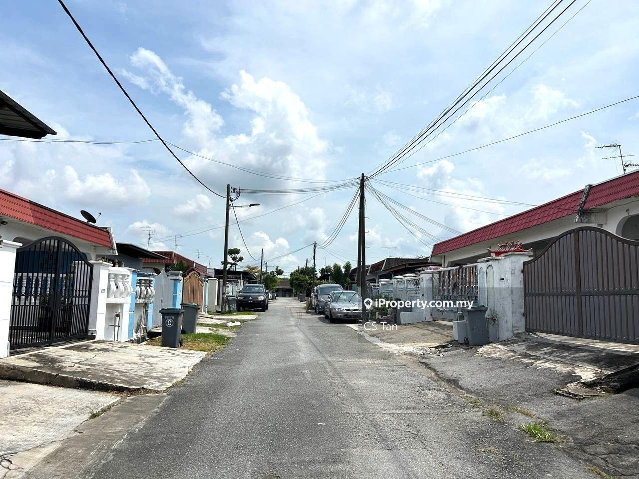 Taman Universiti Single Storey Low Cost House, 20x52ft, Renovated