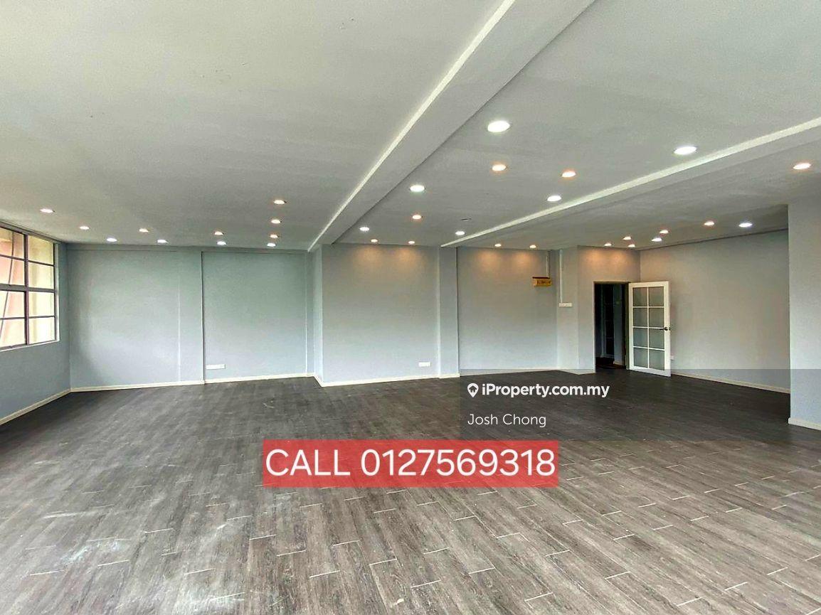 Renovated Corner Shop First Floor Facing Main Road