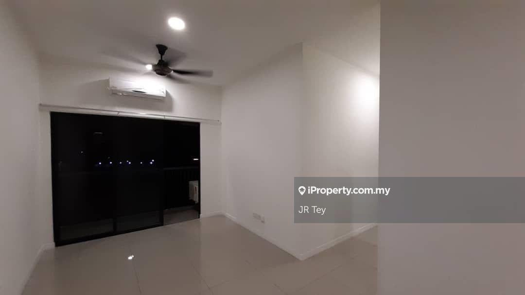 Below market 3 Rooms Pool view The Greens Seksyen 22 Shah Alam
