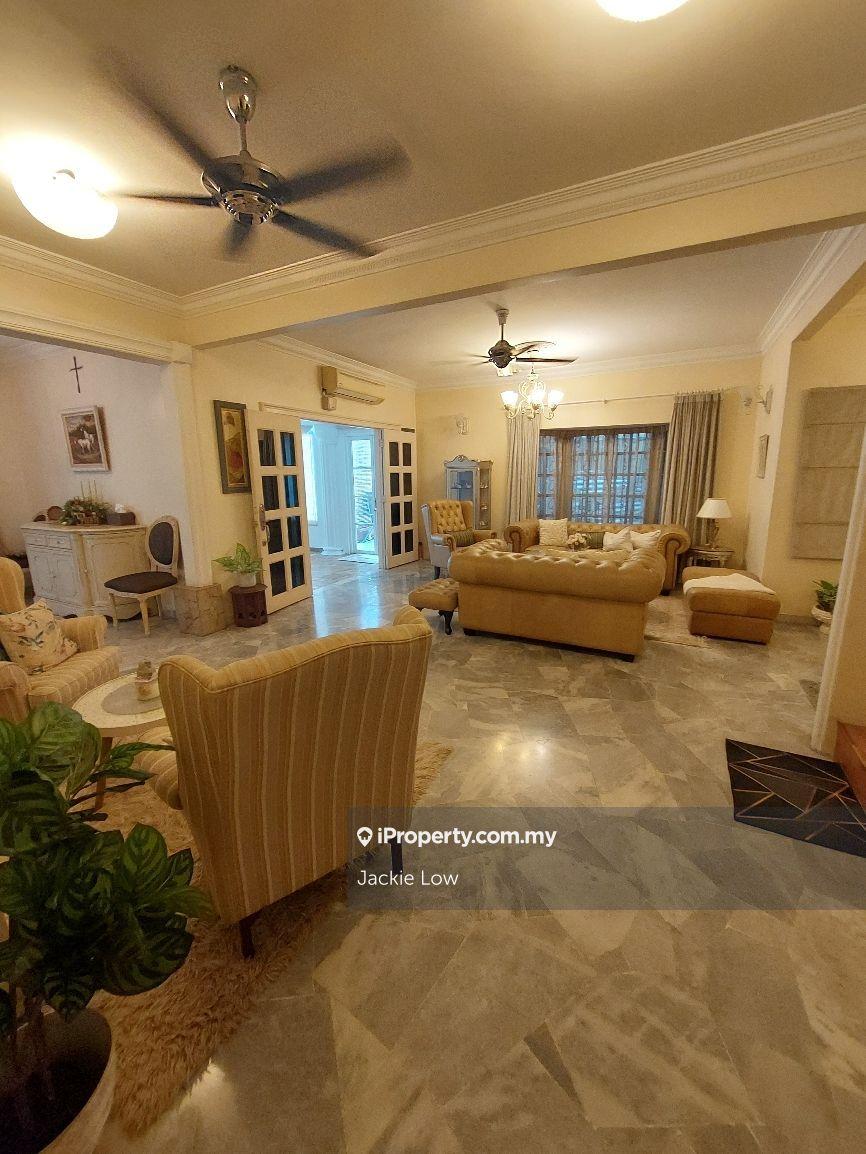 Gated and guarded comminuted. Extensively Renovated