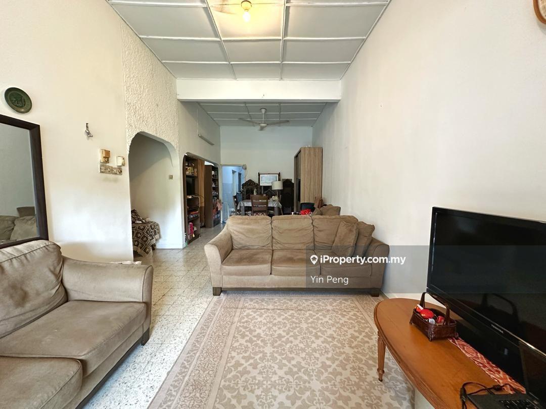 Cozy Single Storey l Great Location l Ample Parking 