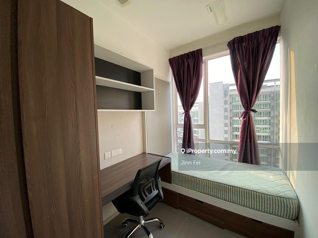 Garden plaza second bedroom only rm650 for malaysian female only!!