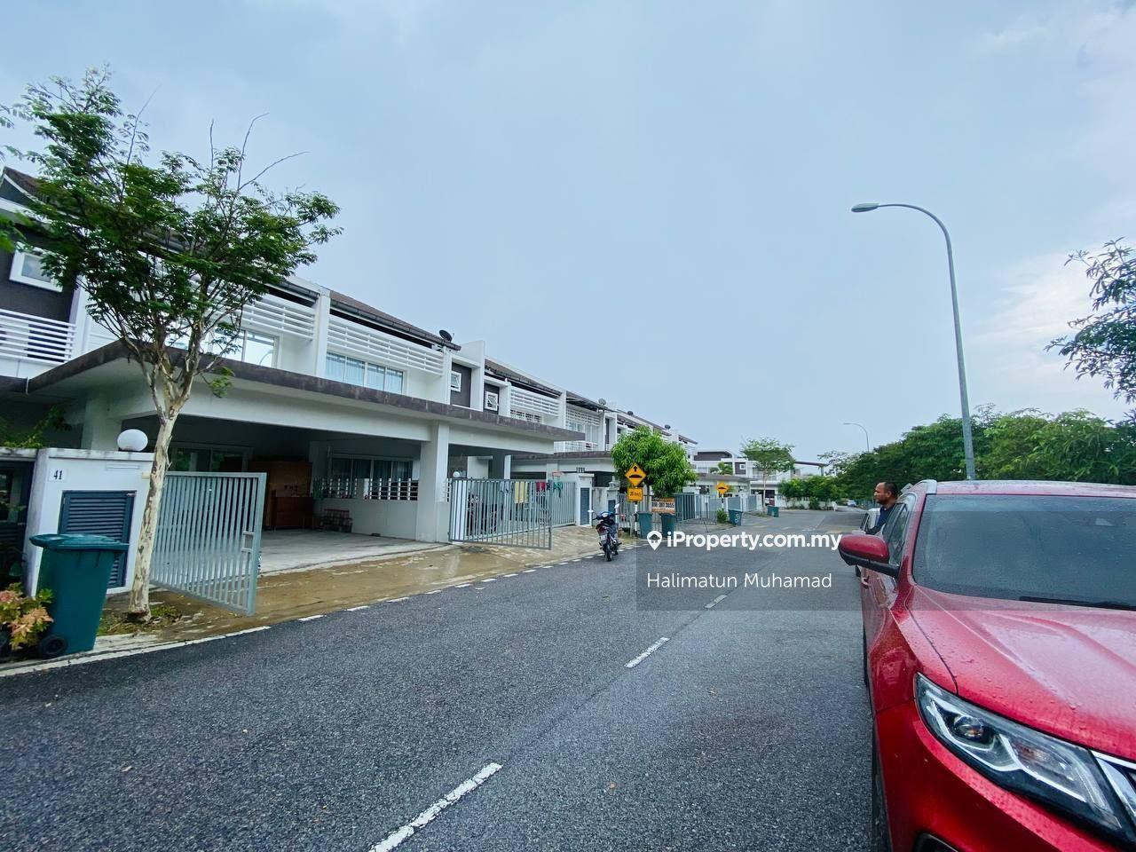 Double Storey Superlink Laman Azalea Nilai Impian