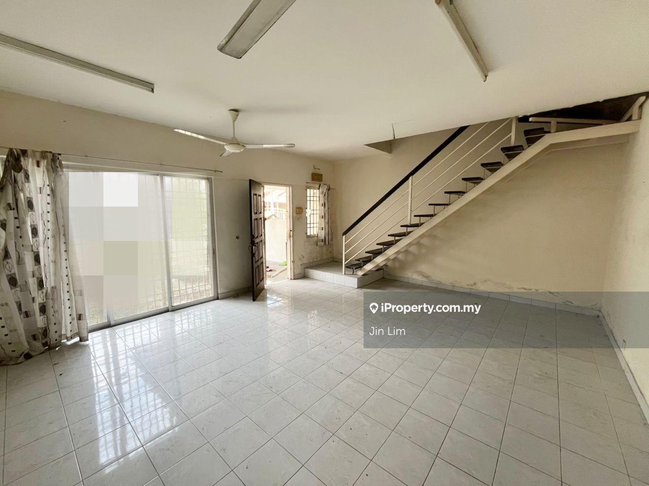 2 Storey Terrace house @ Sunway Tunas for sale.
