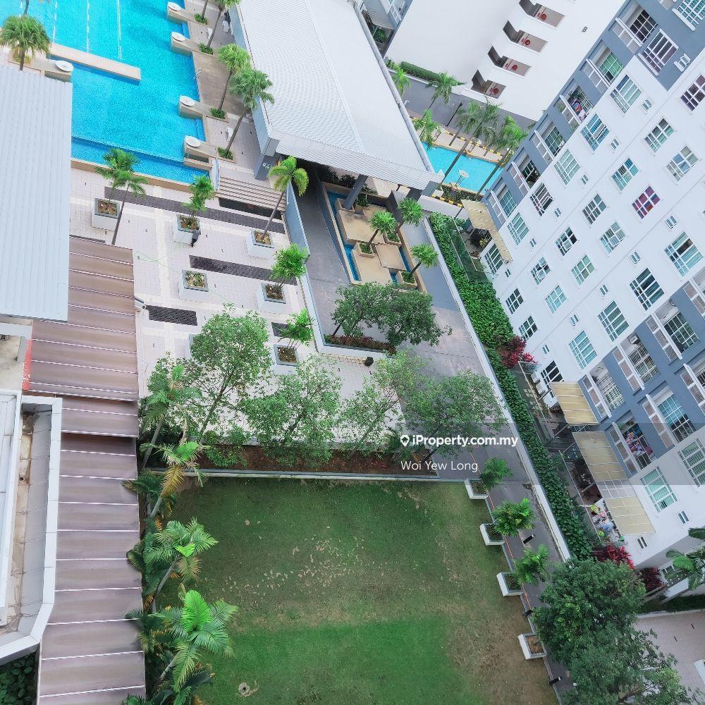 Owner own stay unit, only 820k good condition and well maintained