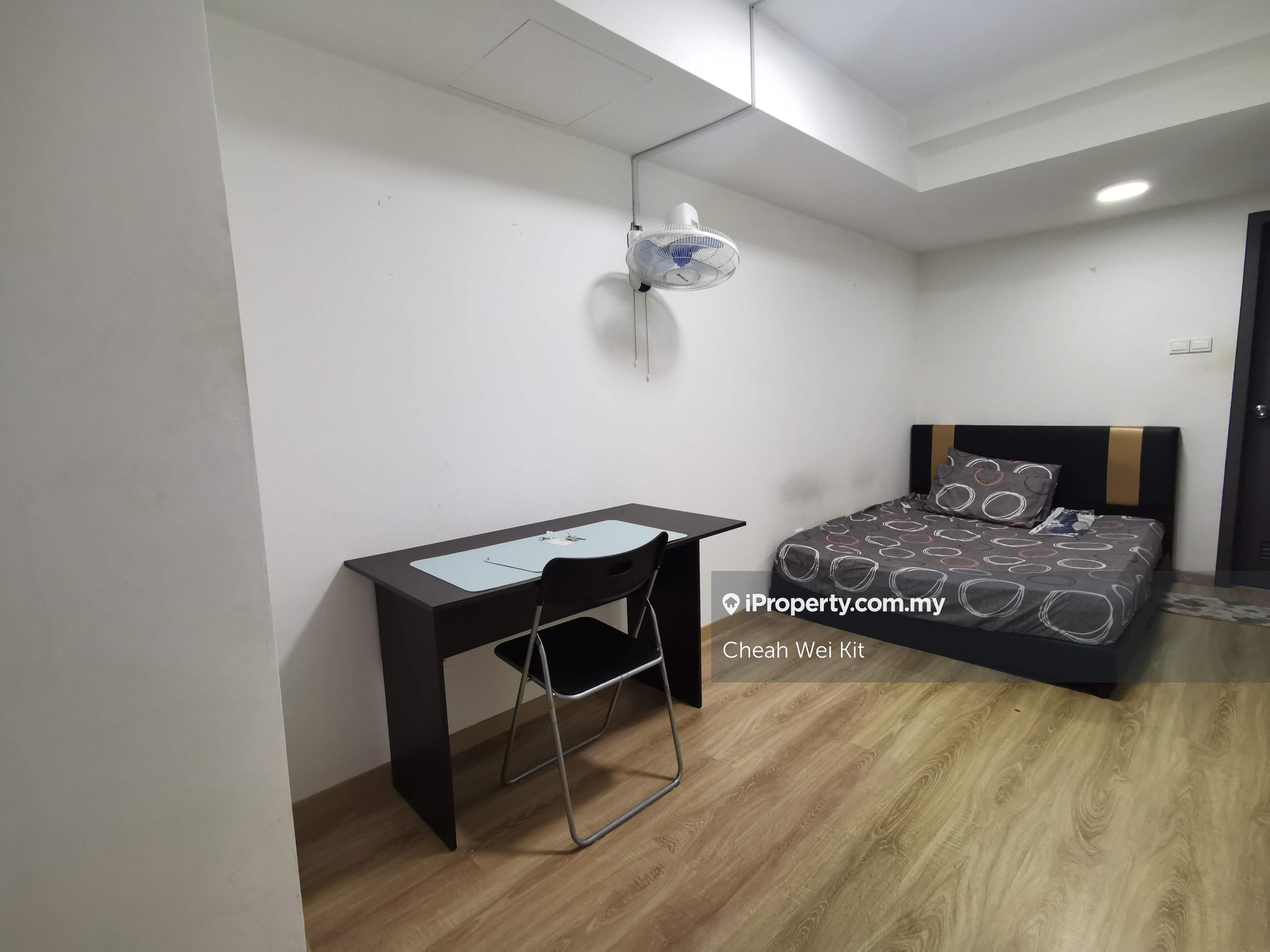 Emporis Kota Damansara - Master Room with Aircon - Free Wifi Utilities