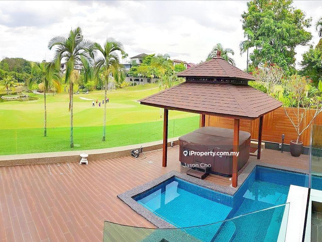 Luxurious 3.5-Storey Home with Spectacular Golf Course Views