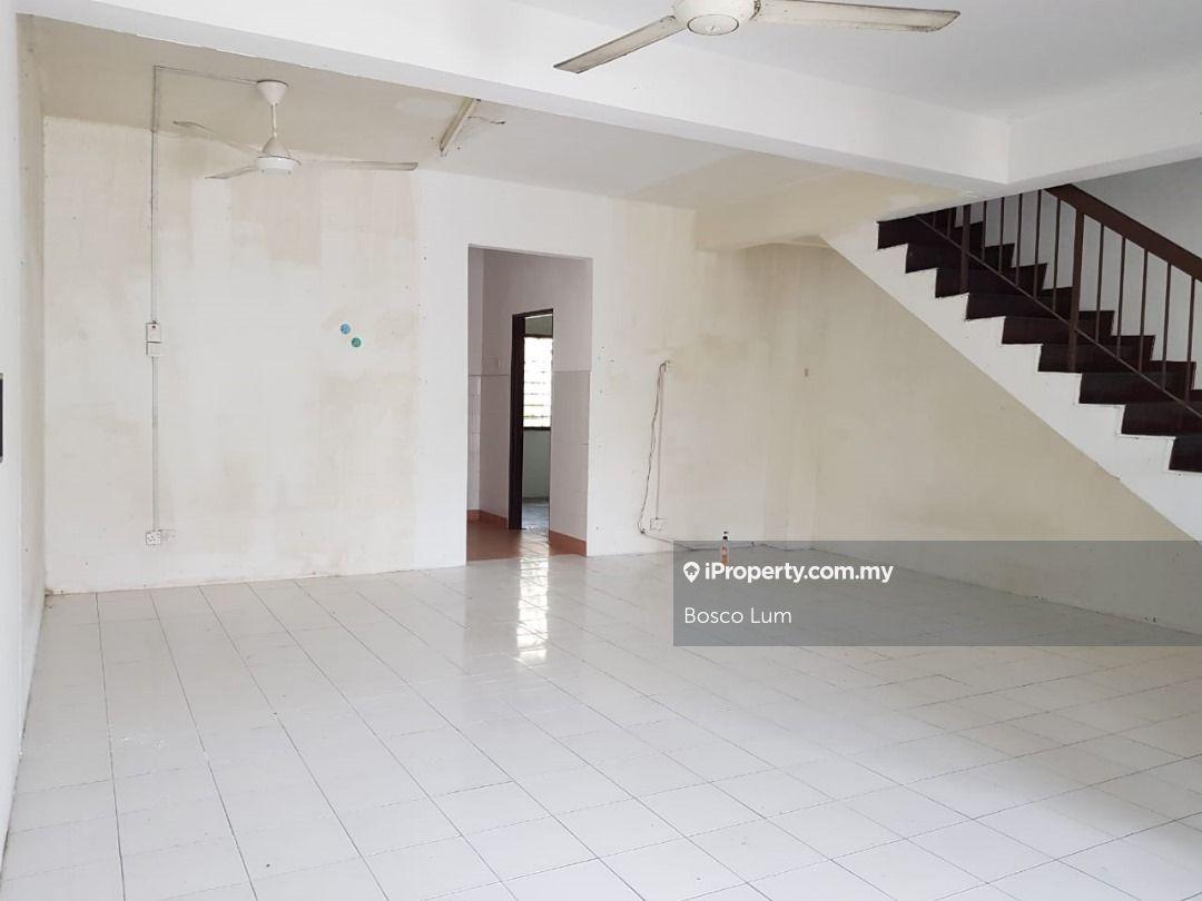 Full loan & Cash back, Double sty @ Puncak Jalil, Below market value