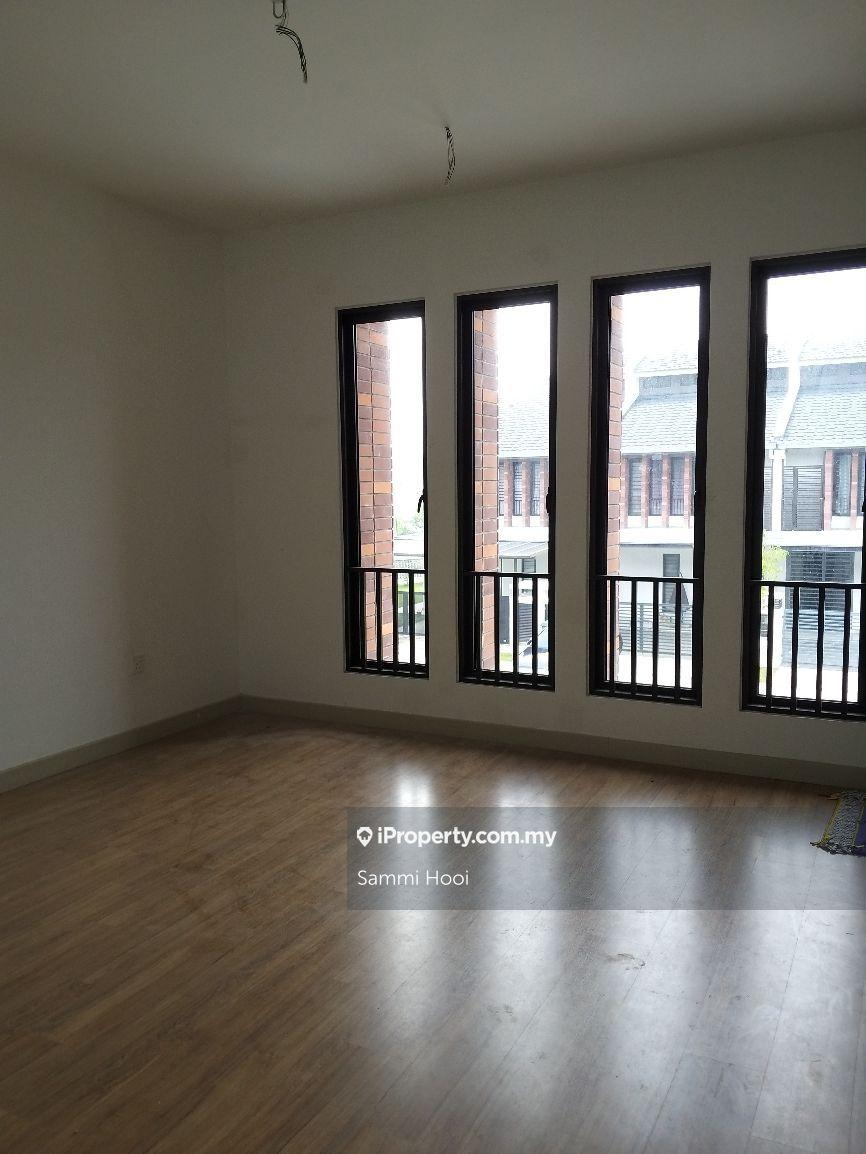 Terrace house for Sale