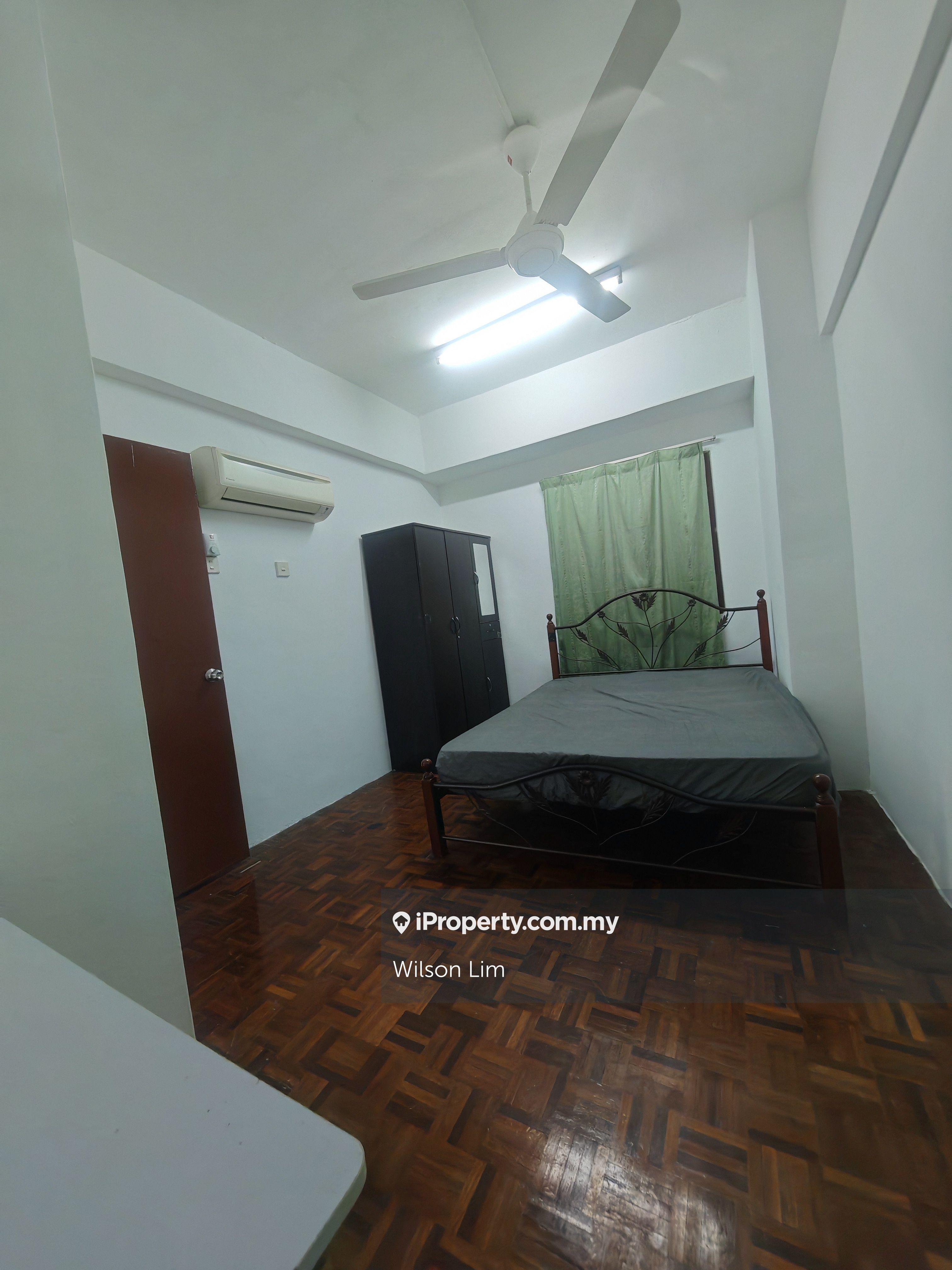 Walking distance to Centro Mall Klang for shopping & easy access to KL