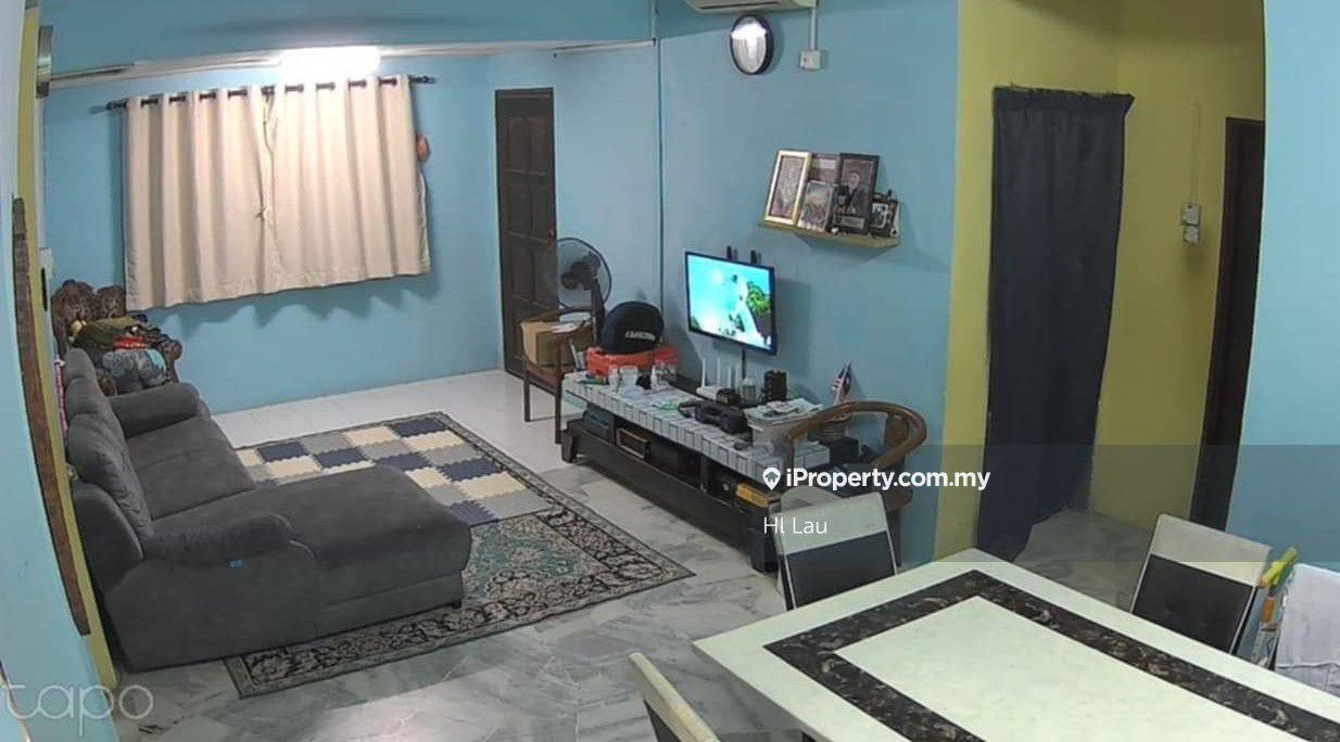 Renovated with kitchen cabinet & toll free to Cyberjaya & Putrajaya