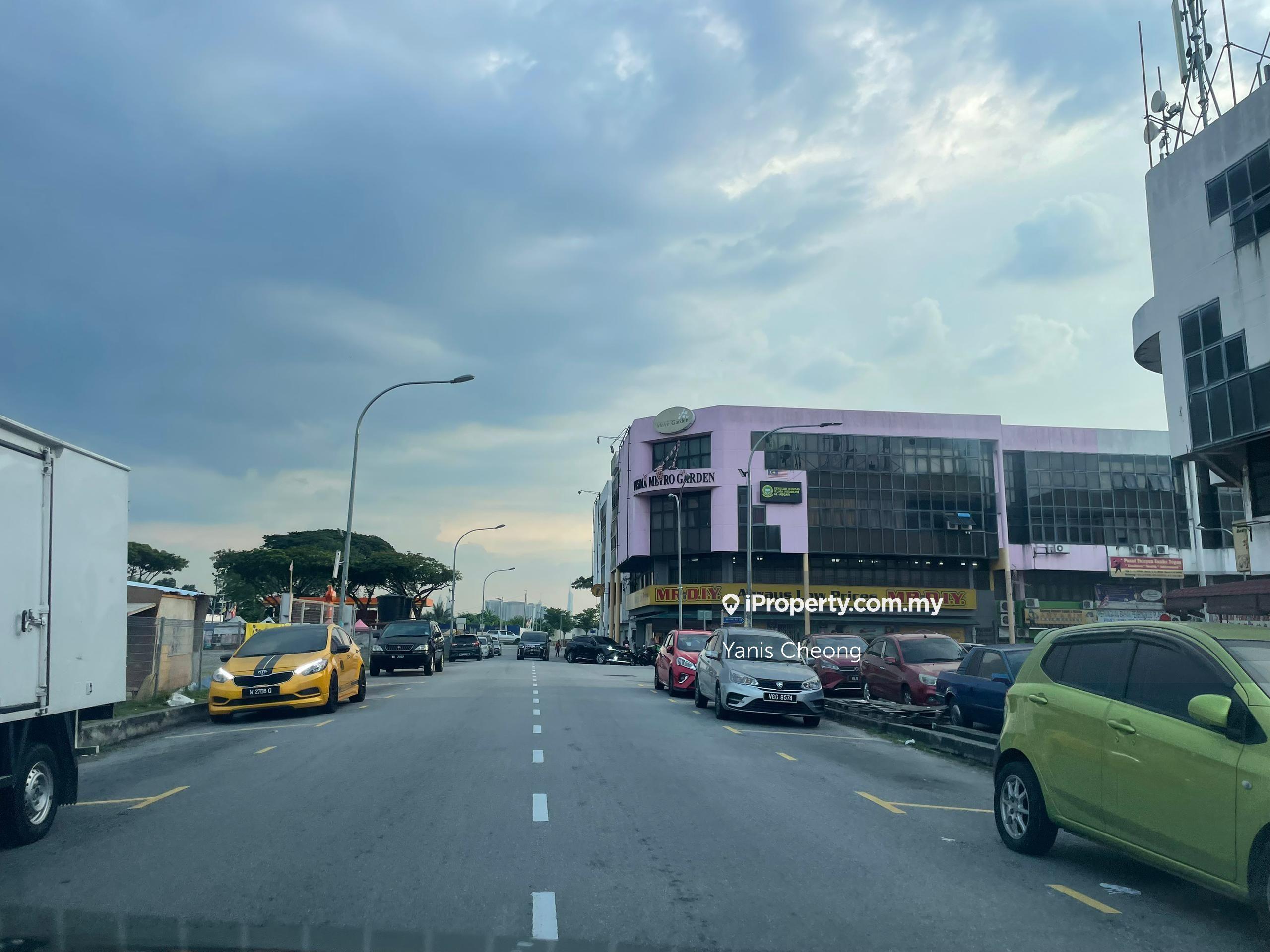 Taman Sri Gombak, Corner Shoplot, Facing Road, Freehold