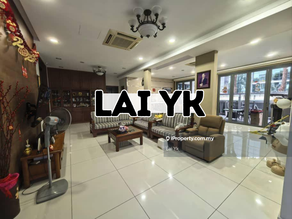 Short drive to LRT, Empire Subang, Sunway & Monash University
