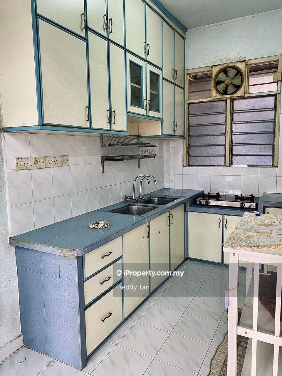 Acres ville Un-furnished 1-car park 700 sqft